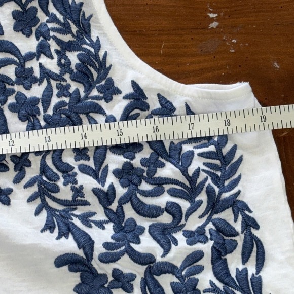 Maxx Studio White Embroidered Blue Floral Tank Top Size medium - Picture 4 of 5